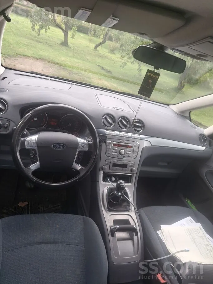 Ford Galaxy 2008 photo 4