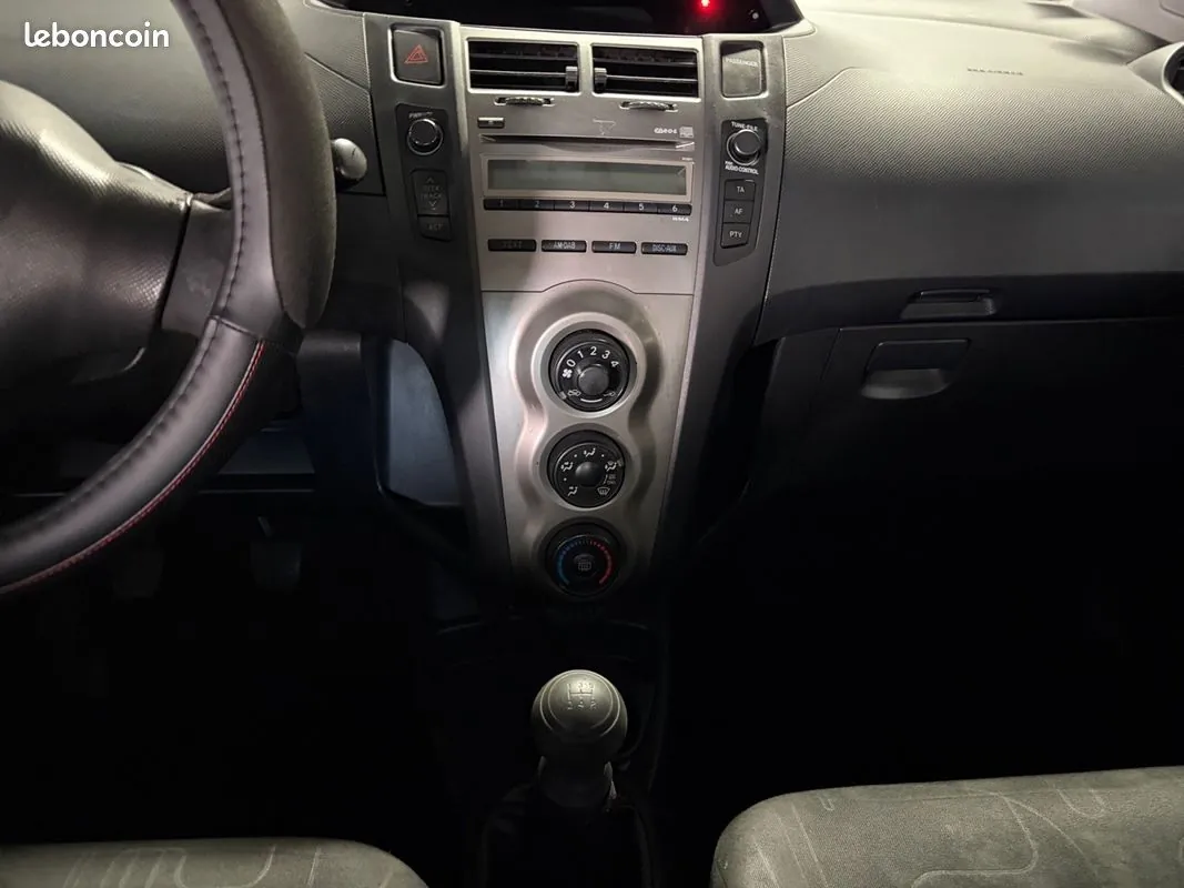 Toyota Yaris 2010 photo 4