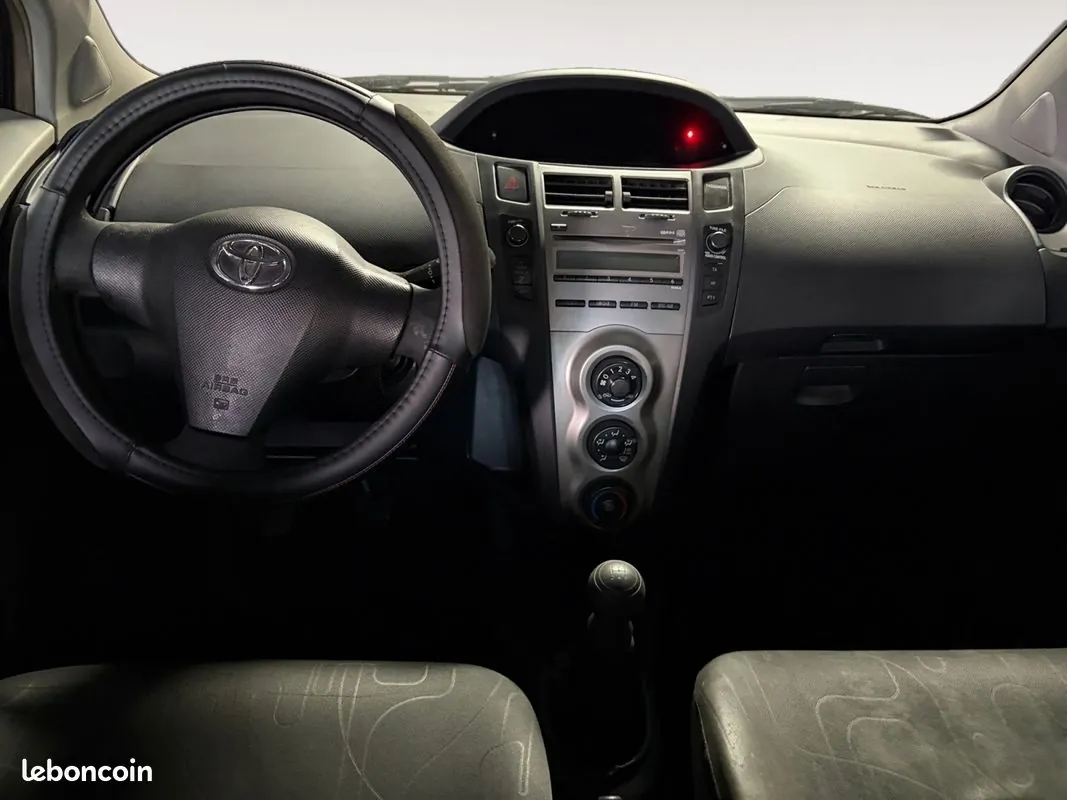 Toyota Yaris 2010 photo 3