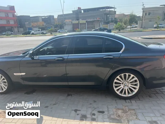 BMW 7 Series 2010 photo 2