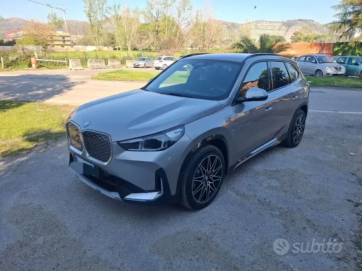 BMW Ix1