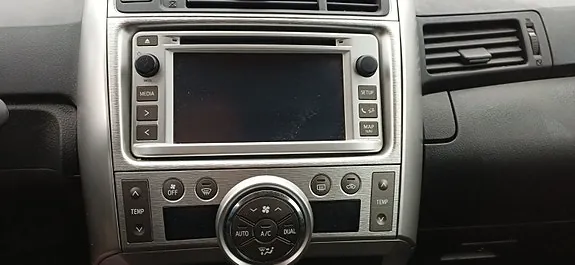 Toyota Sportsvan 2013 photo 2