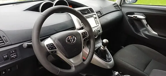 Toyota Sportsvan 2013 photo 4