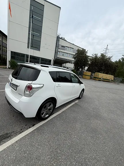 Toyota Verso 2015 photo 2