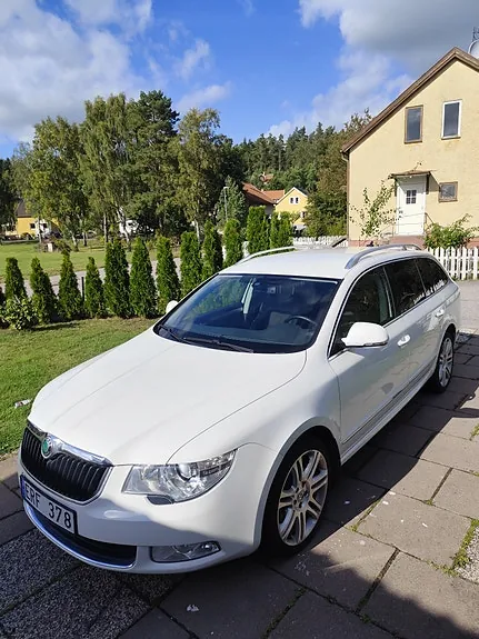 Skoda Superb 2013 photo 3