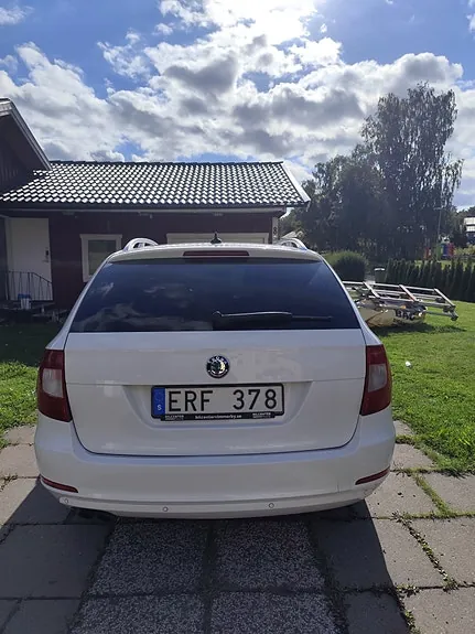 Skoda Superb 2013 photo 5