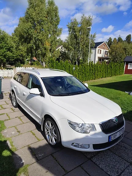 Skoda Superb 2013 photo 4