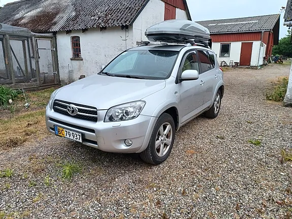 Toyota Rav4 2006 photo 2
