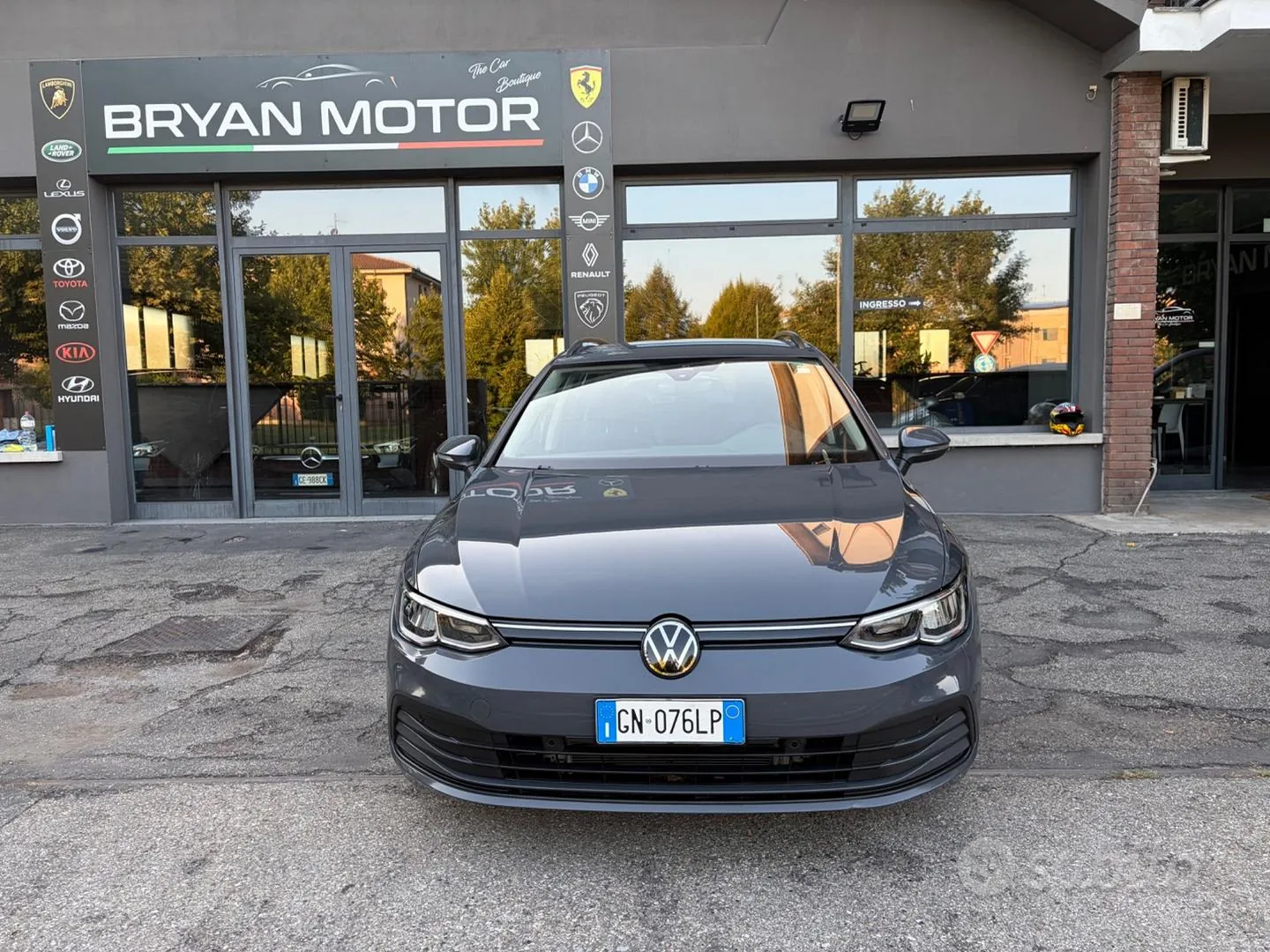Volkswagen Golf 2023 photo 2
