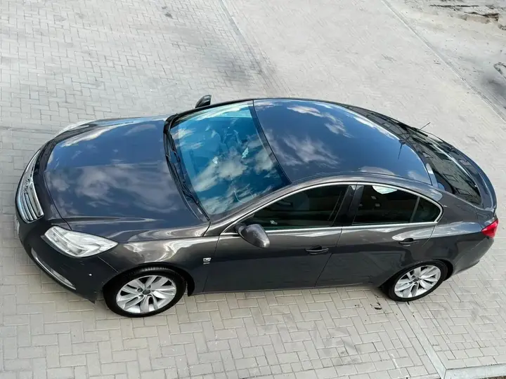 Vauxhall Insignia 2013 photo 2