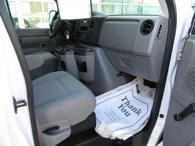 Ford E-450 2021 photo 3
