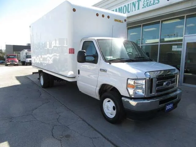 Ford E-450 2021 photo 2
