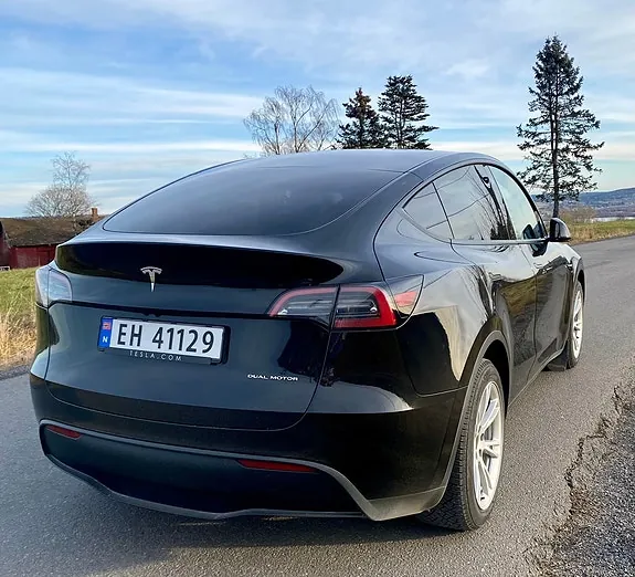 Tesla Model Y 2024 photo 4