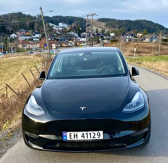 Tesla Model Y 2024 photo 2