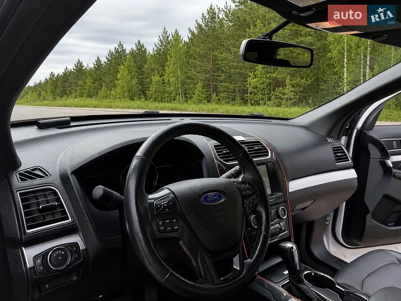 Ford Explorer 2017 photo 4