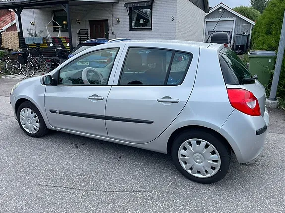 Renault Clio 2009 photo 2