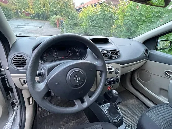 Renault Clio 2009 photo 4