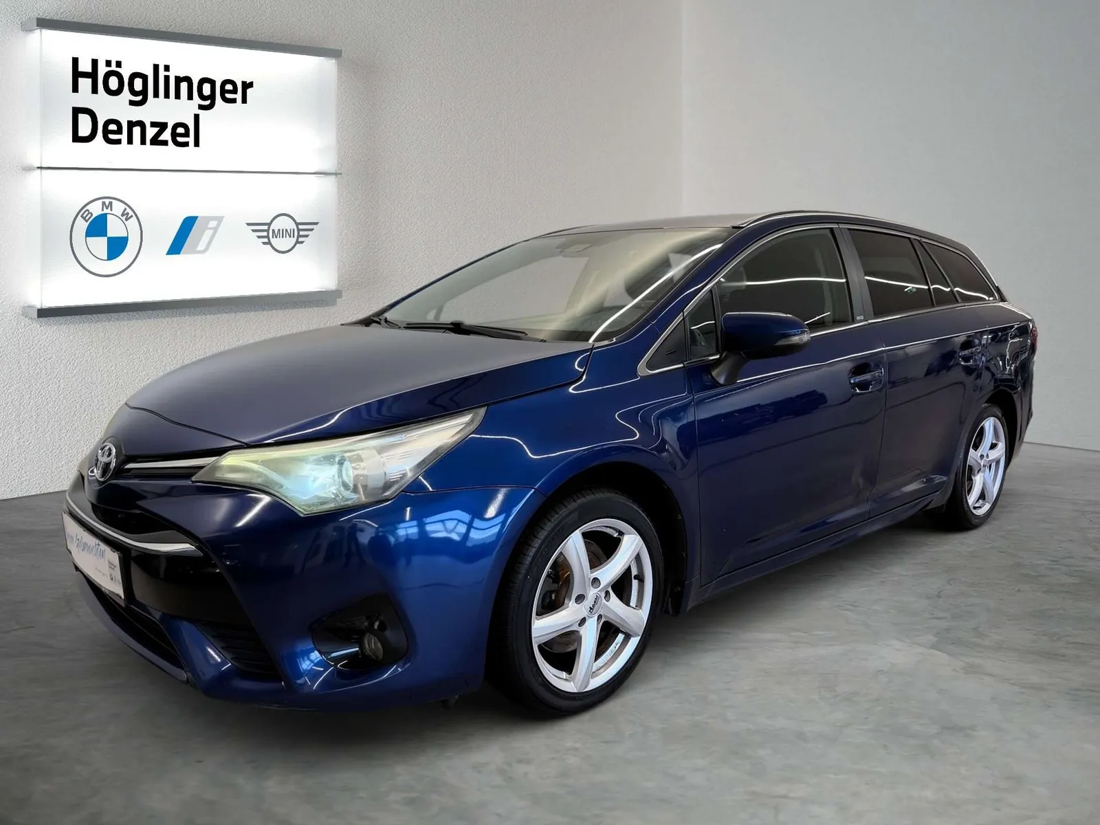 Toyota Avensis 2016 photo 2
