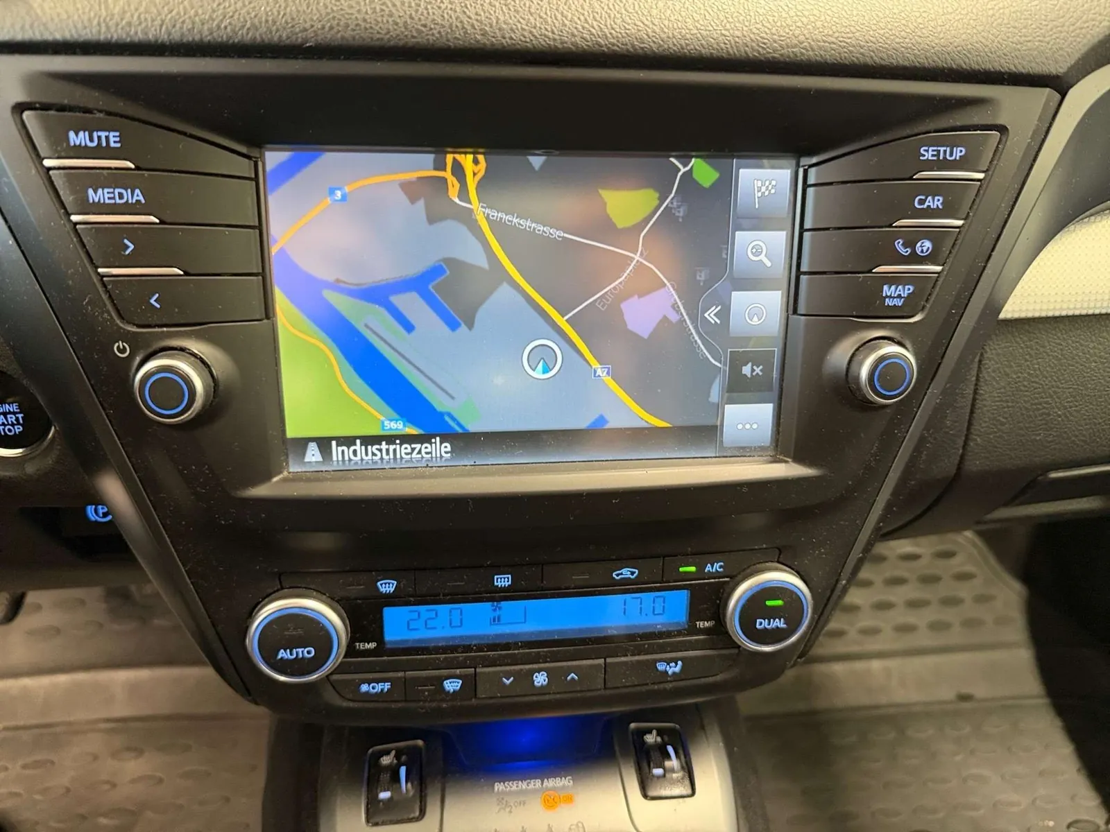 Toyota Avensis 2016 photo 5