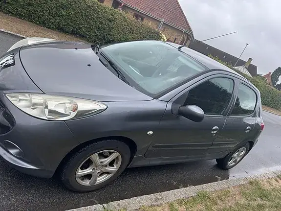 Peugeot 206 2010 photo 2