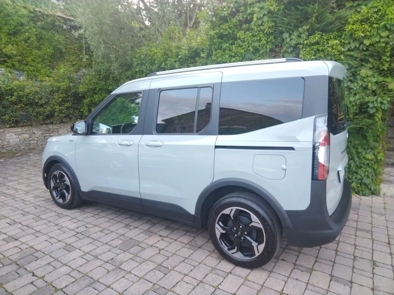 Ford Tourneo Courier 2024 photo 4