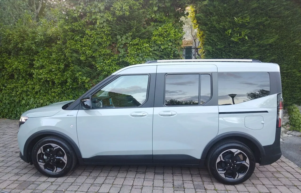 Ford Tourneo Courier 2024 photo 2