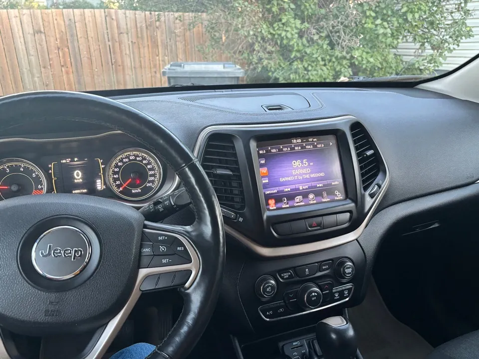 Jeep Cherokee 2014 photo 2