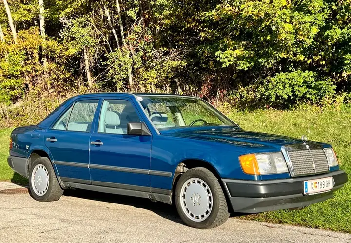 Mercedes-Benz E-Class 1988 photo 3