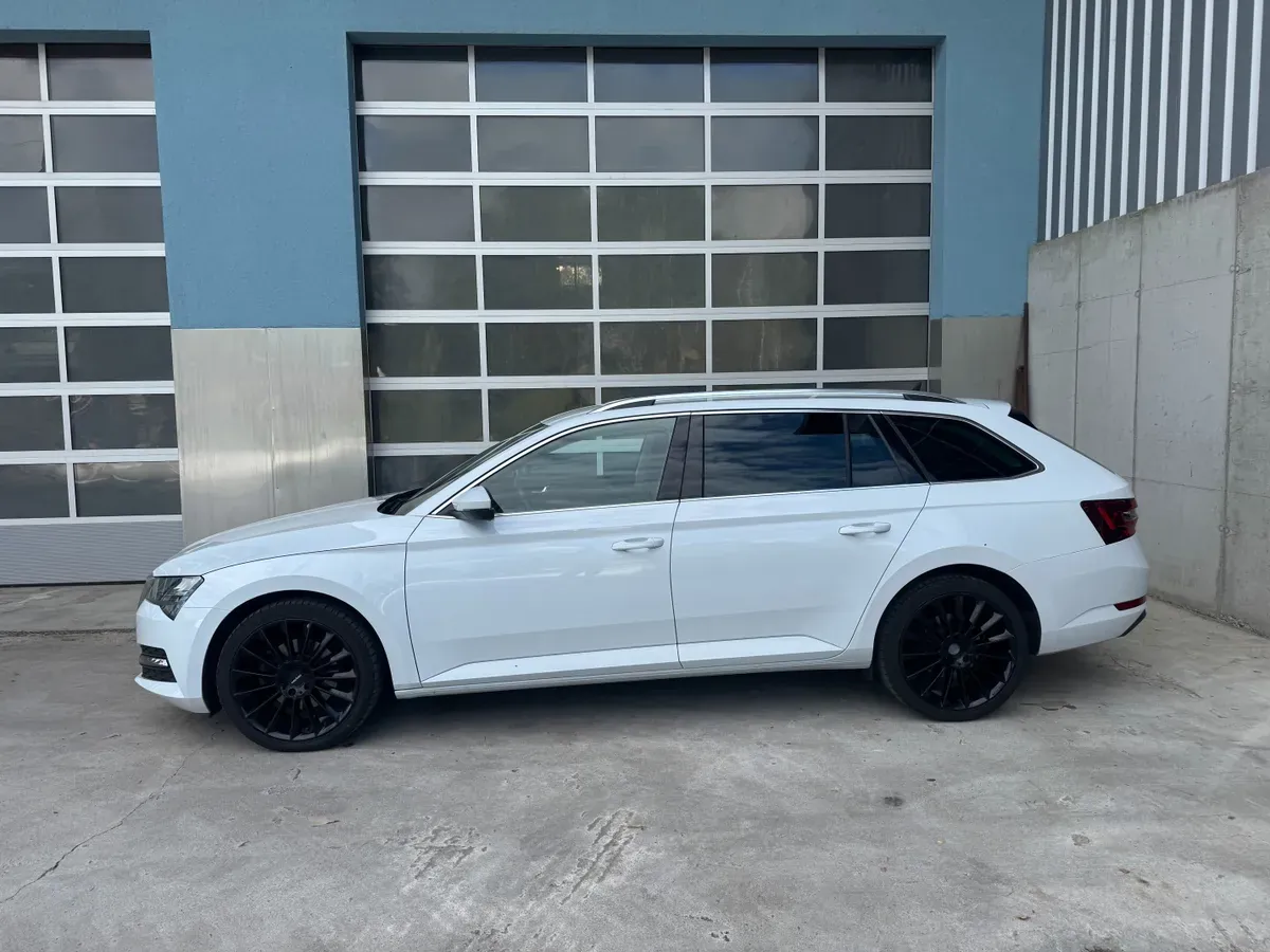 Skoda Superb 2022 photo 3