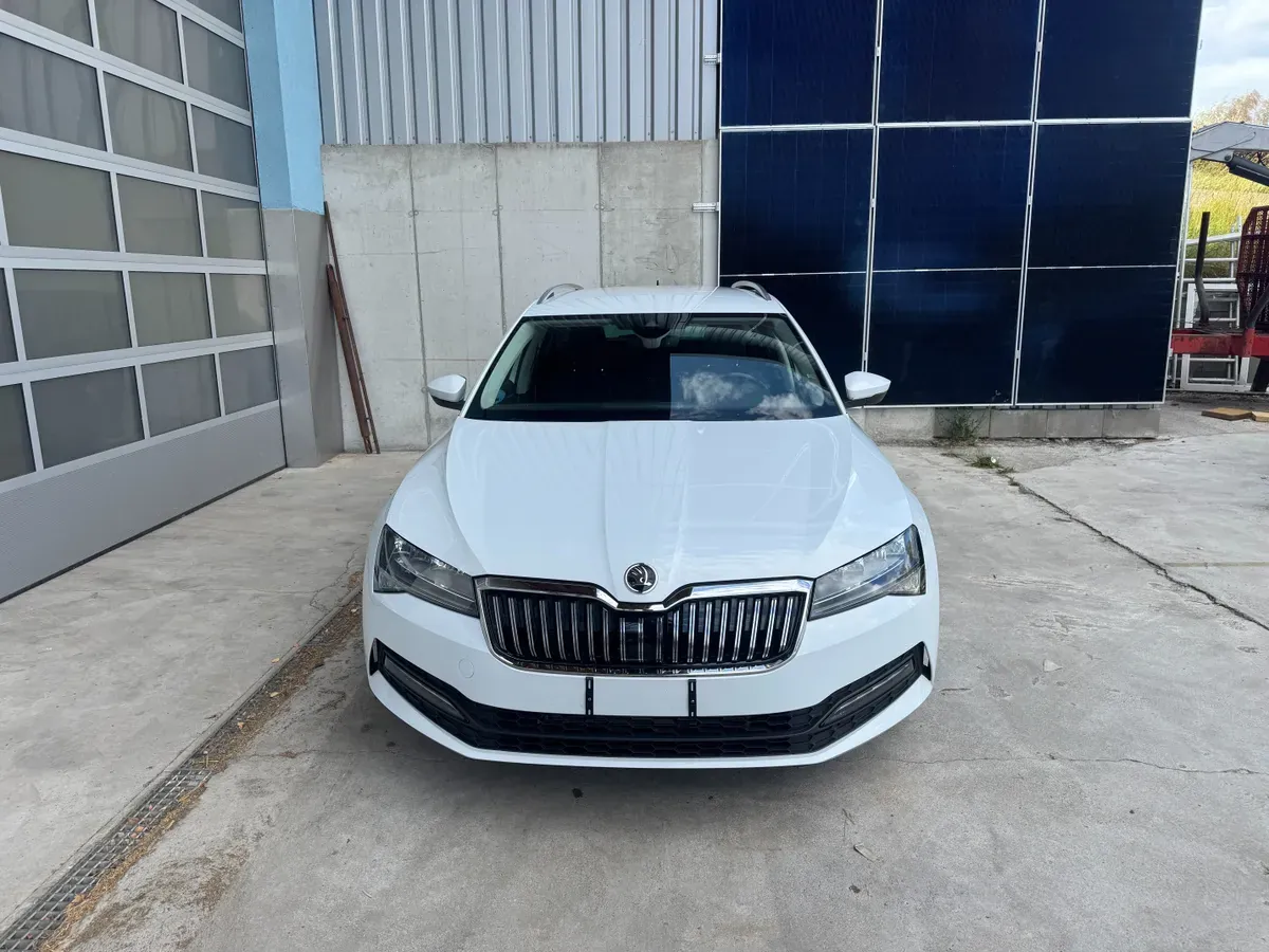 Skoda Superb 2022 photo 2