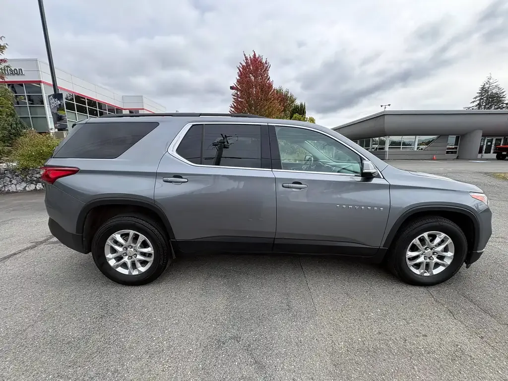 Chevrolet Traverse 2020 photo 2
