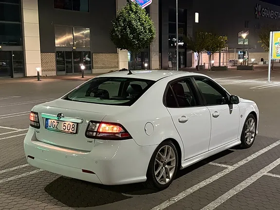 Saab 9-3 2011 photo 3