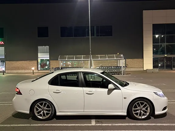 Saab 9-3 2011 photo 2