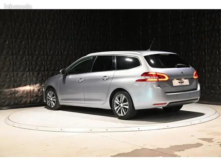 Peugeot 308 2019 photo 4