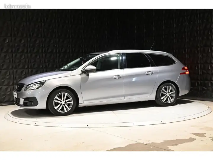 Peugeot 308 2019 photo 3