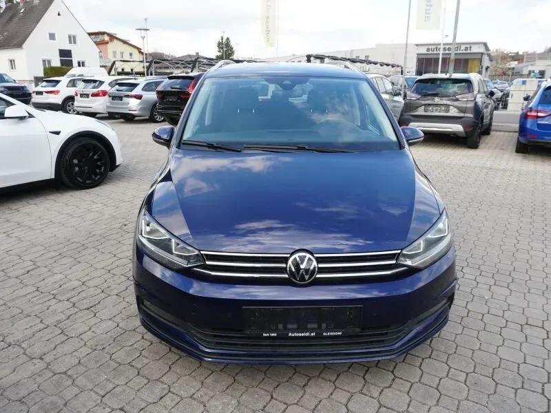 Volkswagen Touran 2022 photo 2