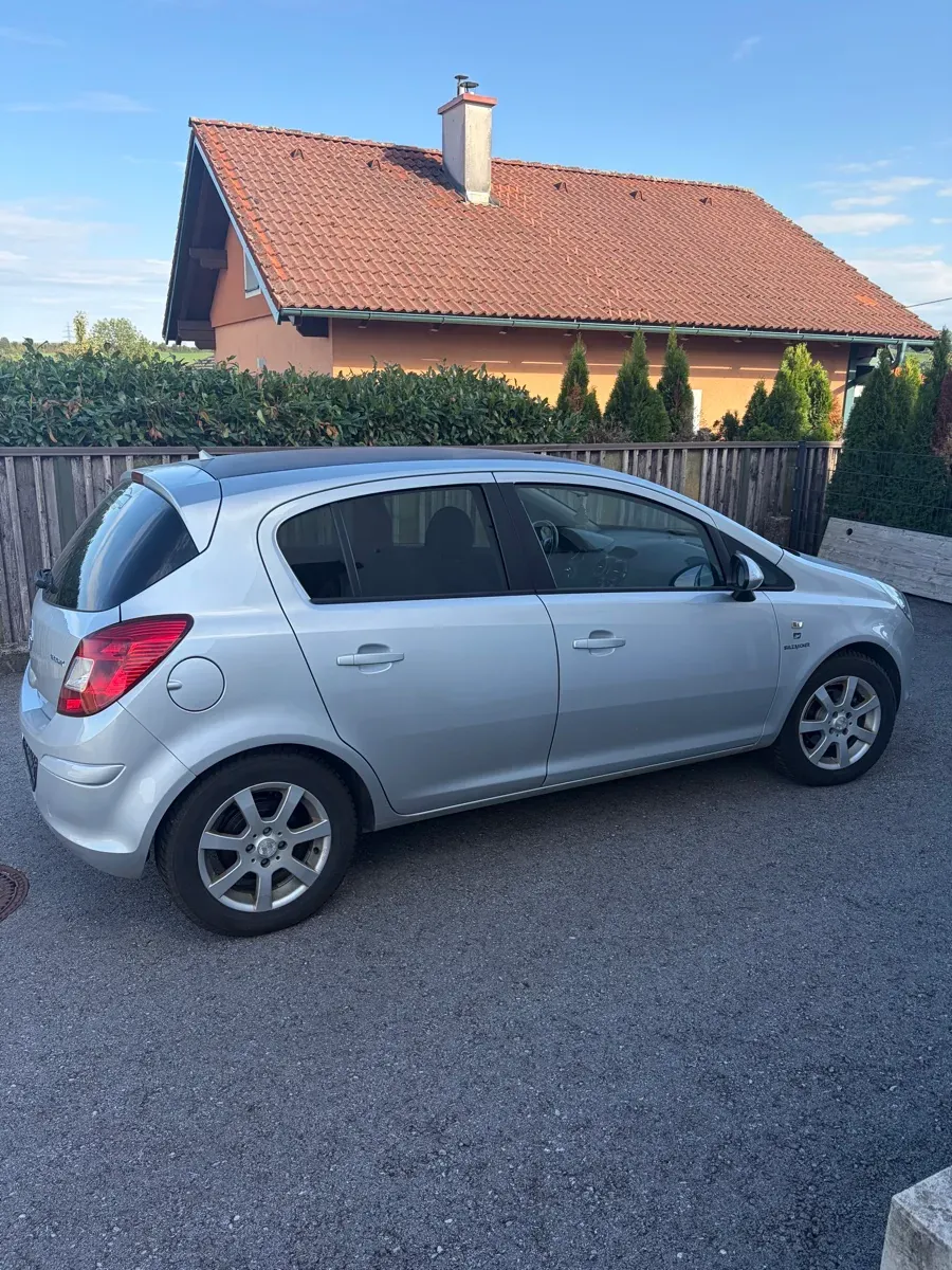 Opel Corsa 2010 photo 3