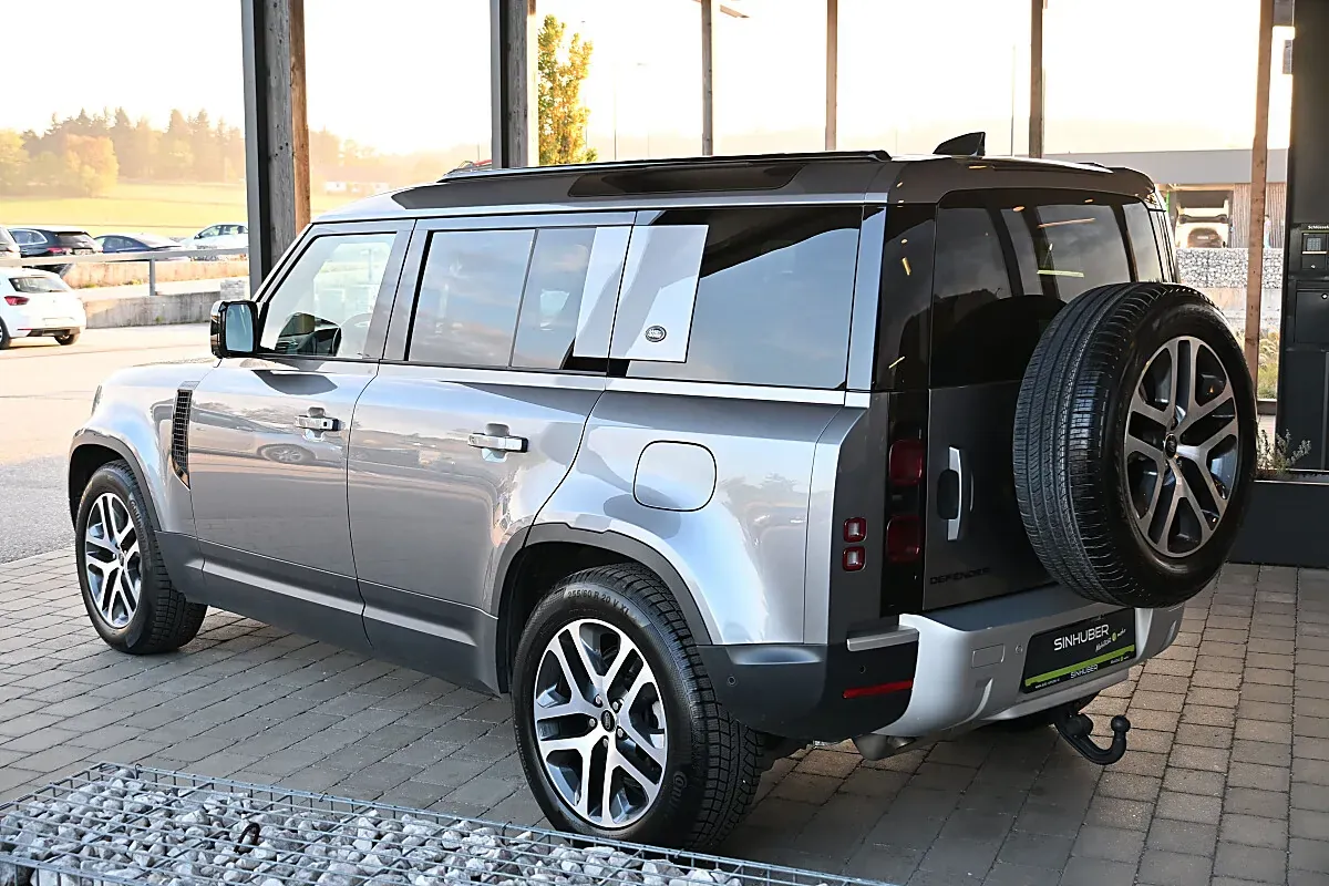 Land Rover Defender 2024 photo 3