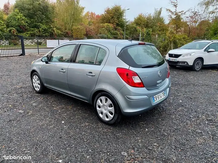 Opel Corsa 2013 photo 2
