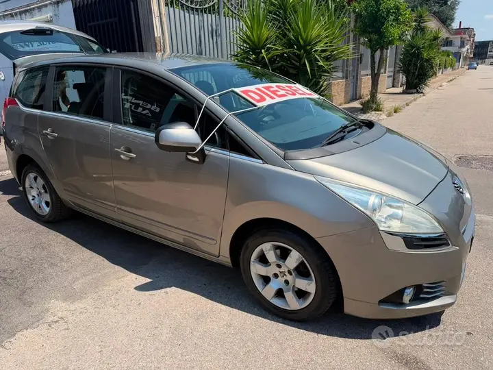 Peugeot 5008 2011 photo 4