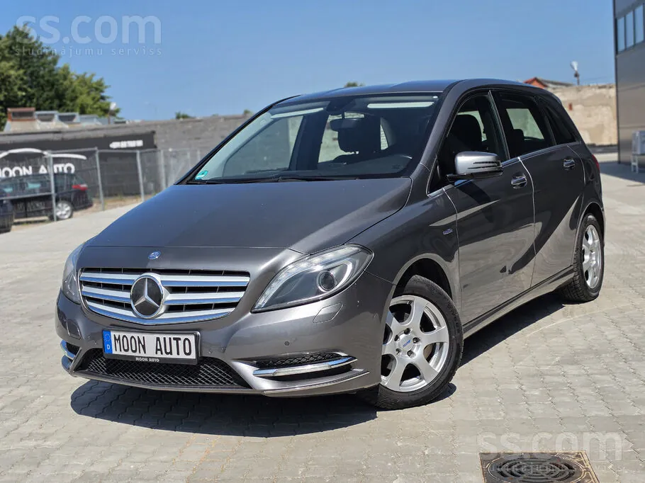 Mercedes-Benz B 180