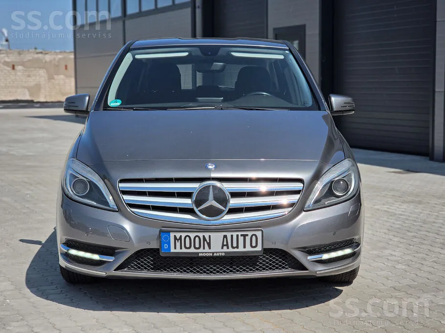 Mercedes-Benz B 180 2011 photo 3