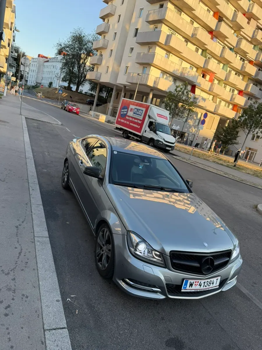 Mercedes-Benz C-Class 2011 photo 2