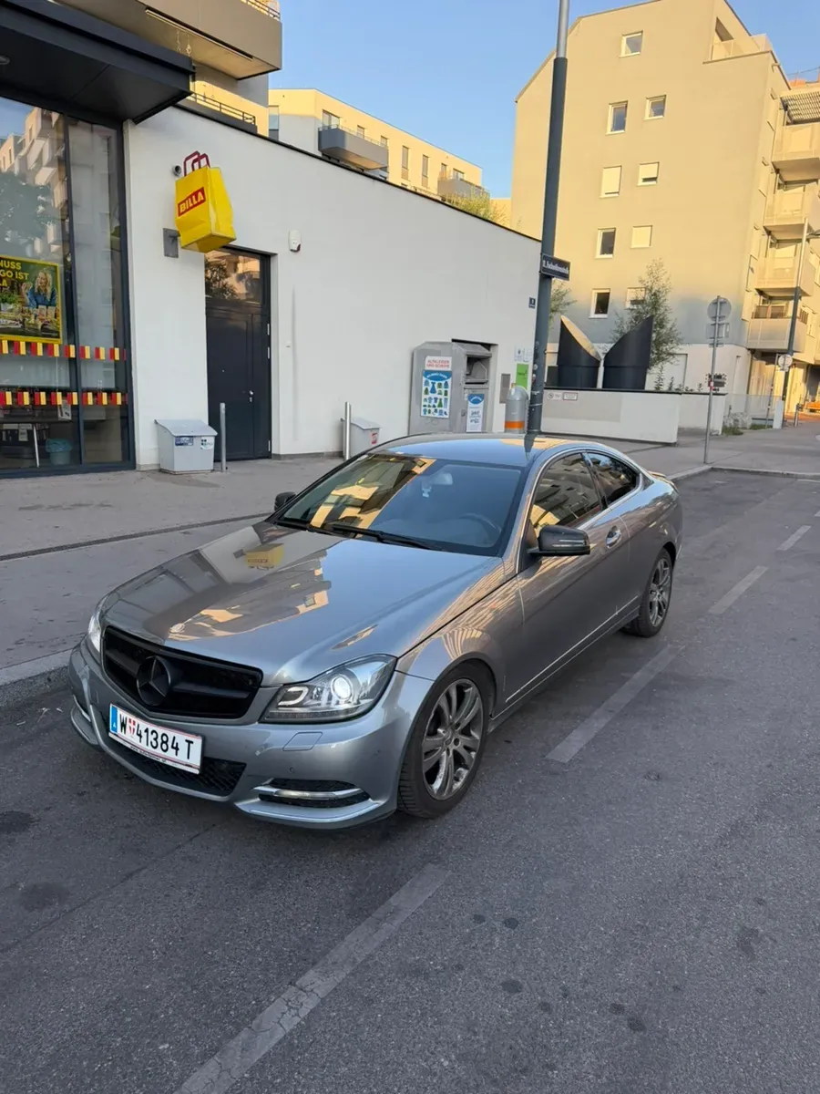 Mercedes-Benz C-Class 2011 photo 3
