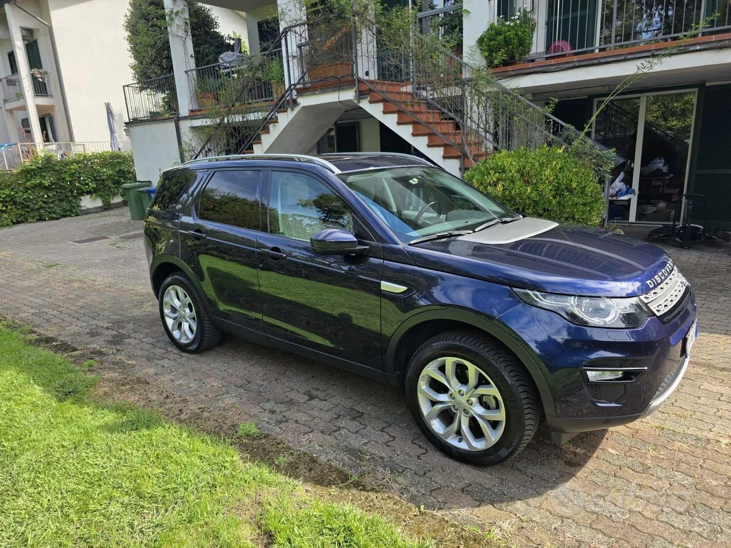 Land Rover Discovery Sport 2017 photo 2