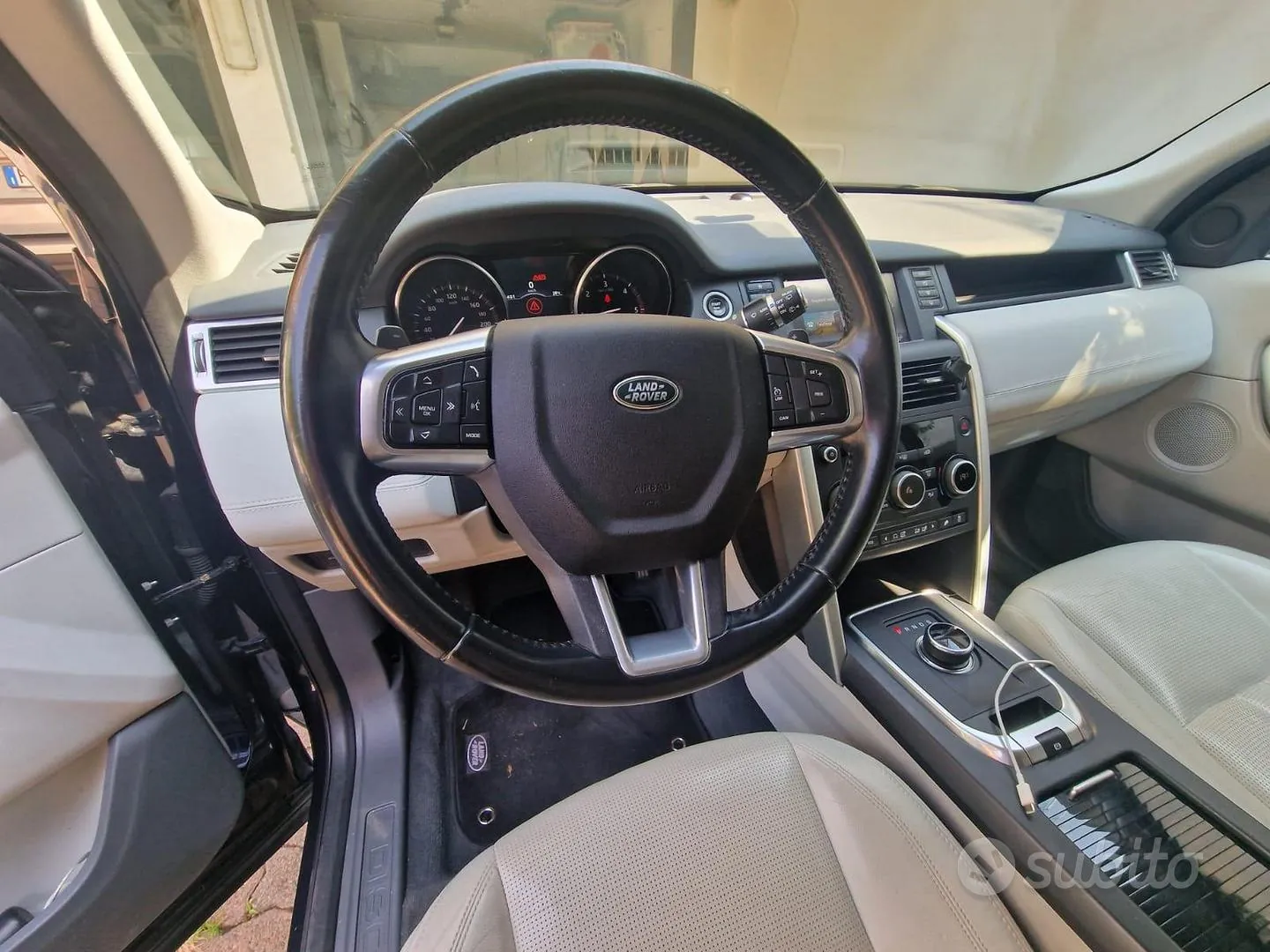 Land Rover Discovery Sport 2017 photo 4