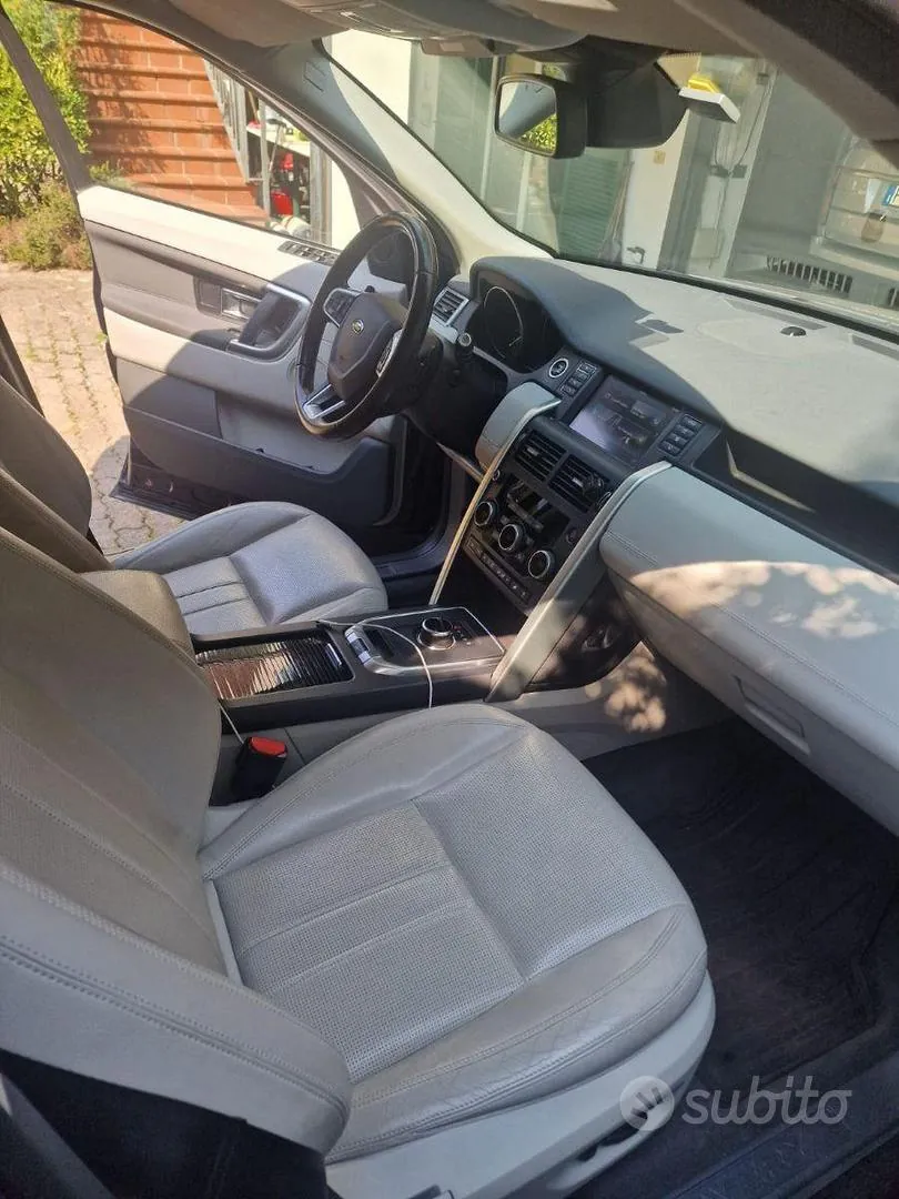 Land Rover Discovery Sport 2017 photo 3