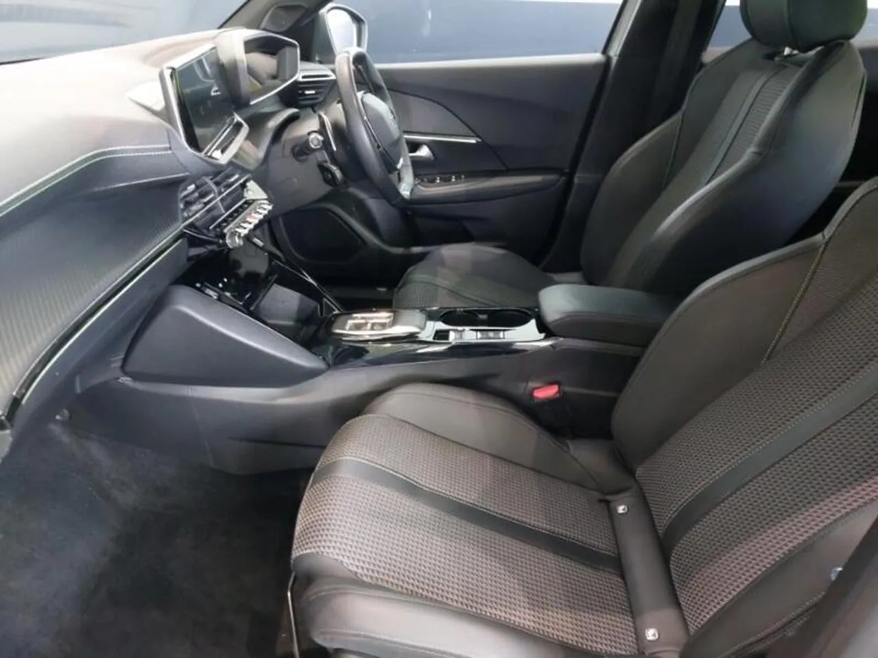 Peugeot 2008 2023 photo 5