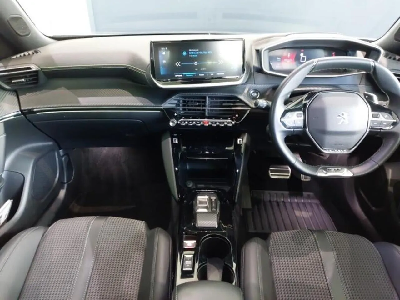 Peugeot 2008 2023 photo 3