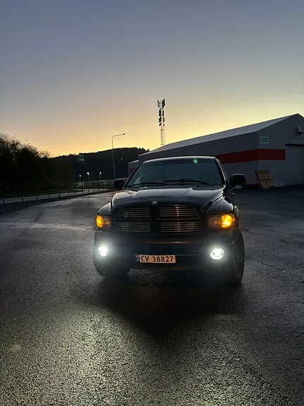 Dodge Ram 2004 photo 2